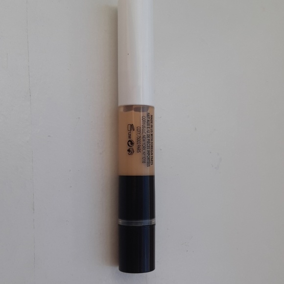 COVERGIRL concealer - Picture 2 of 3